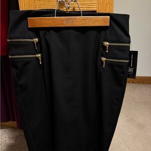 International Concepts Woman’s Black Zipper Detail Skirt